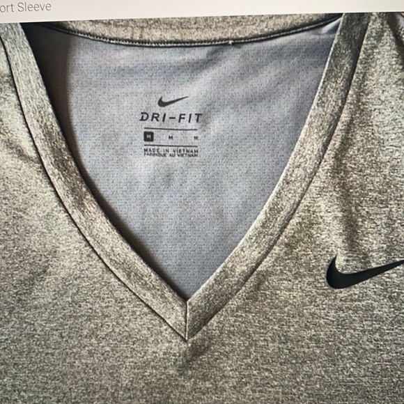 NWT Nike Dry Fit V Neck T Shirt Size Medium - Picture 2 of 6